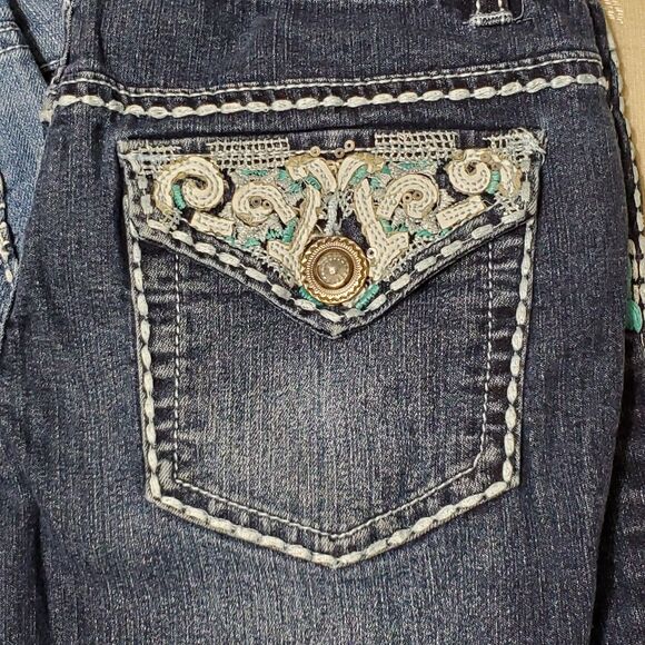 Squeeze Girls Sz 10 Denim Blue Jean Shorts Embellished Embroidered Whiskered - Picture 6 of 9
